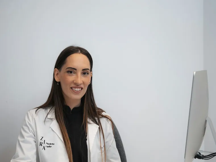 Doctora en consulta